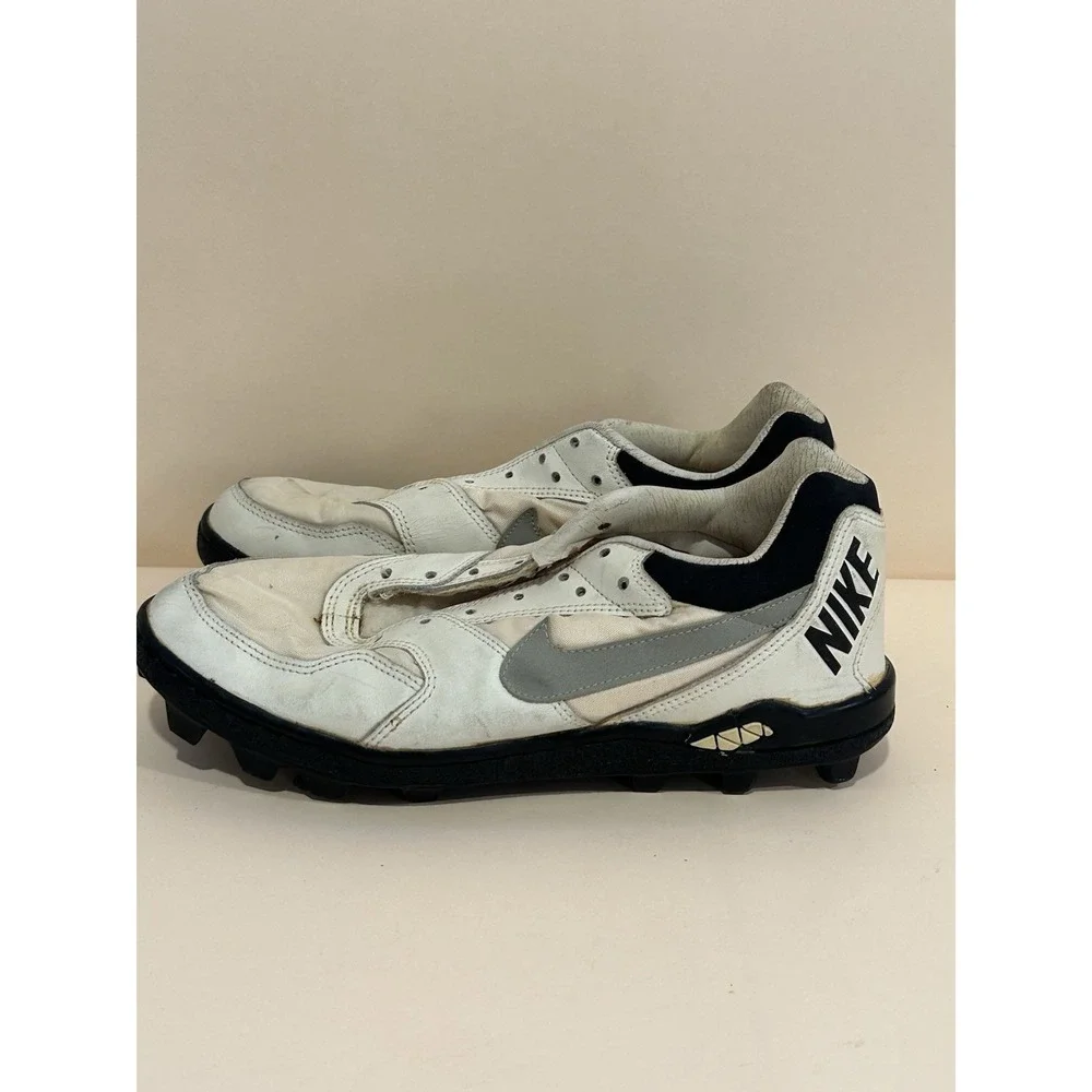 Nike Shark Cleats Size 10.5 (missing Laces)‎